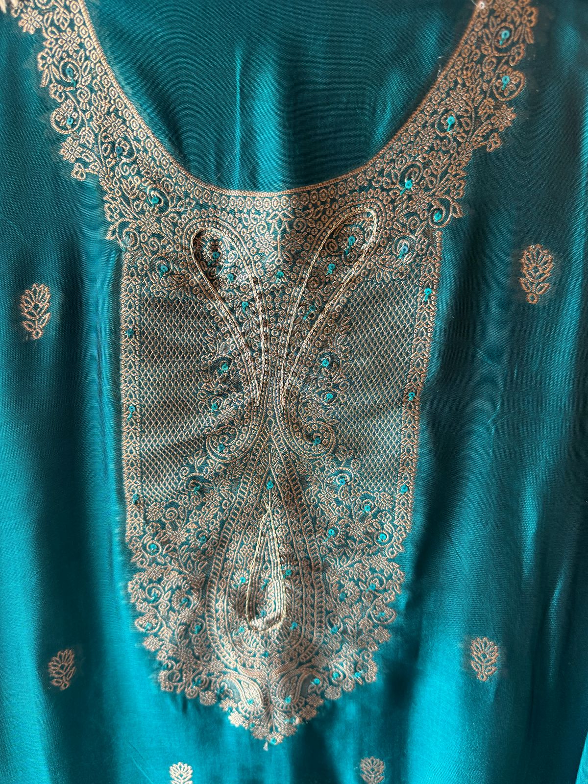 Pure 100% silk Suits with zari weavings concept