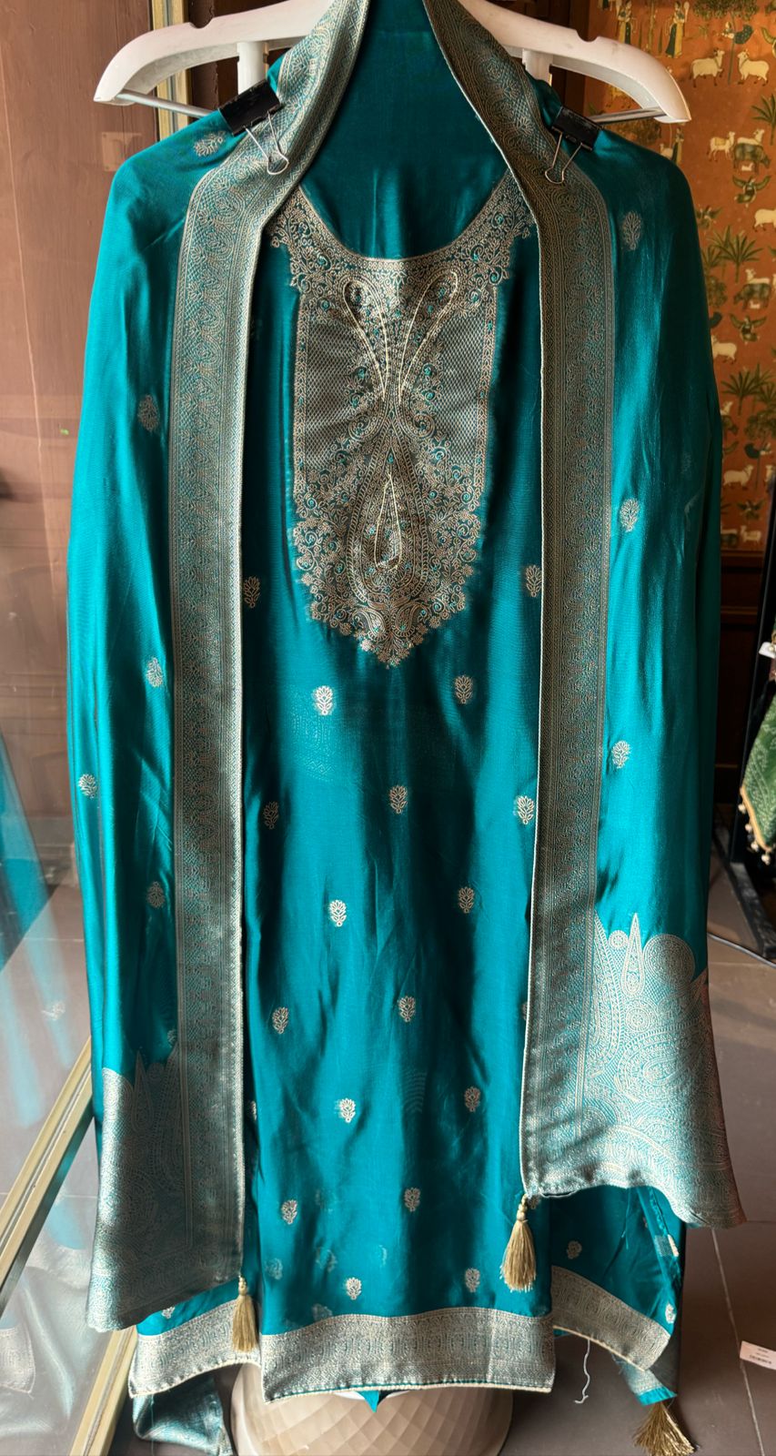 Pure 100% silk Suits with zari weavings concept