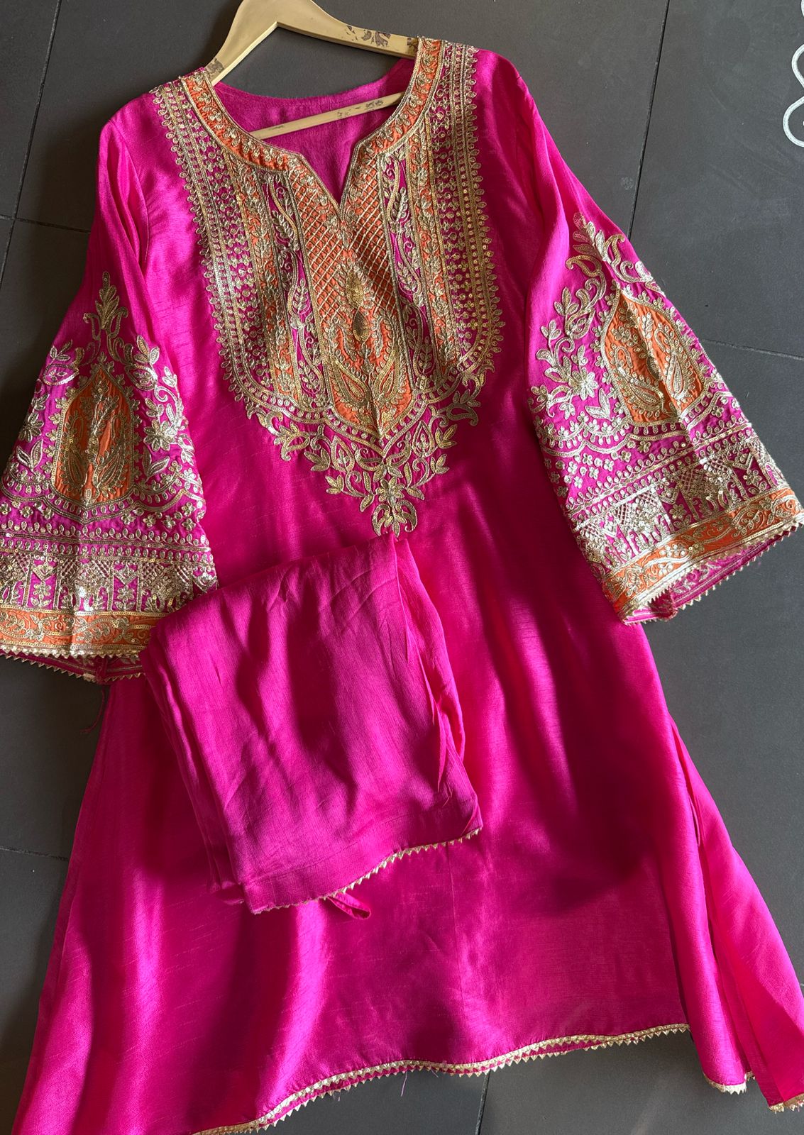 Pure 100% raw silk Kurta with Very beautiful Gold Zari