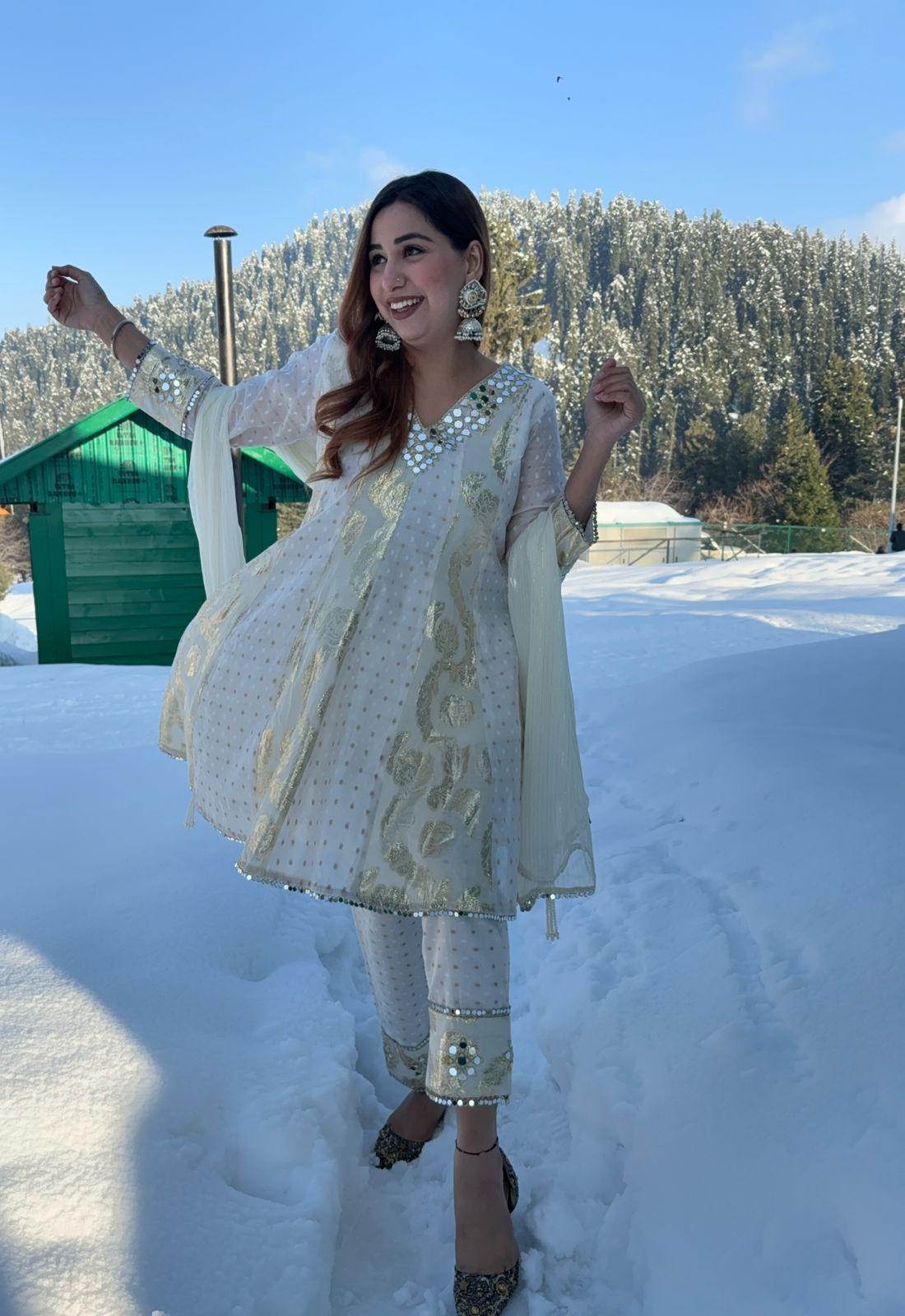 Presenting a very gorgeous stitched ivory full flared Anarkali suit with duppatta