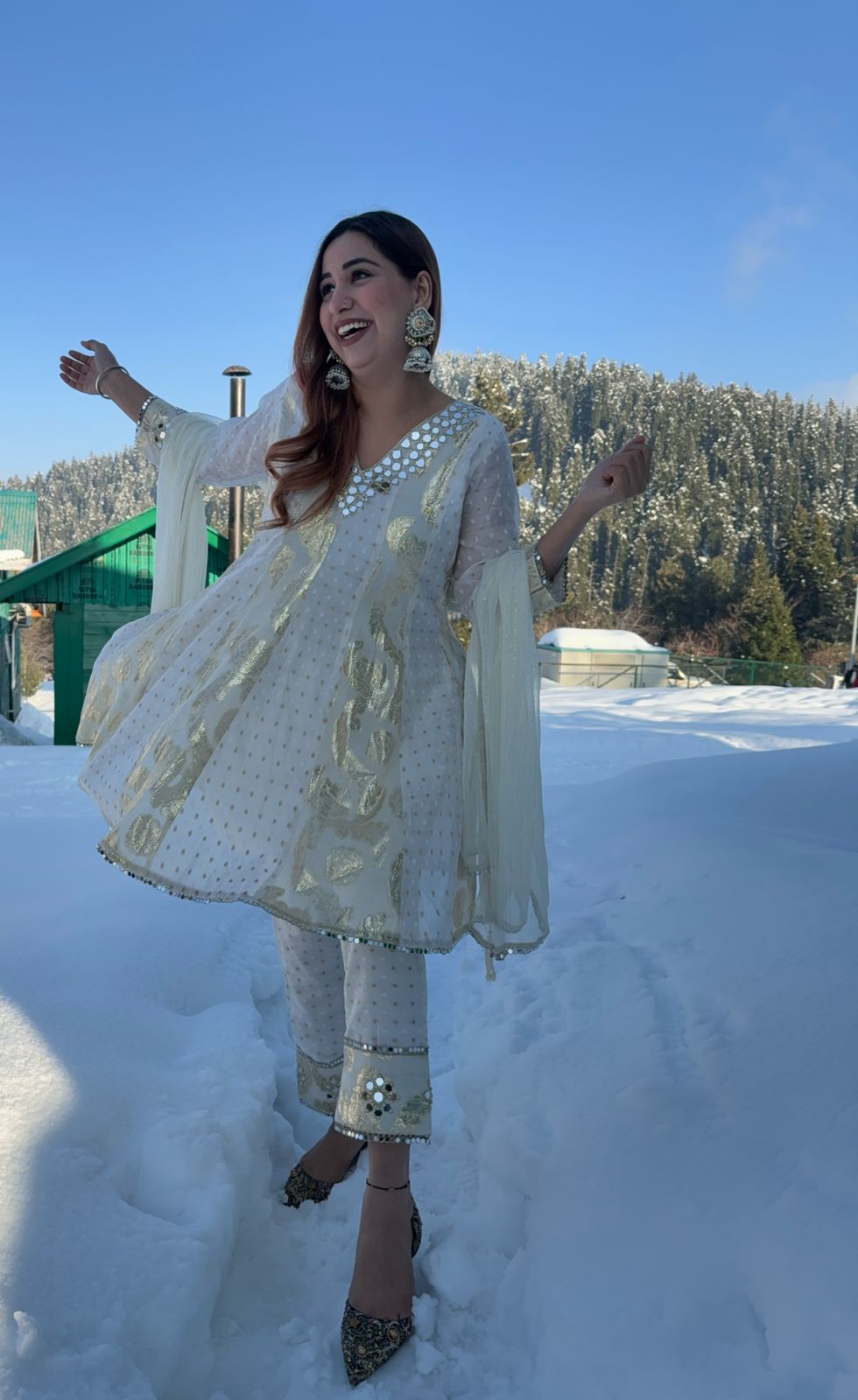 Presenting a very gorgeous stitched ivory full flared Anarkali suit with duppatta