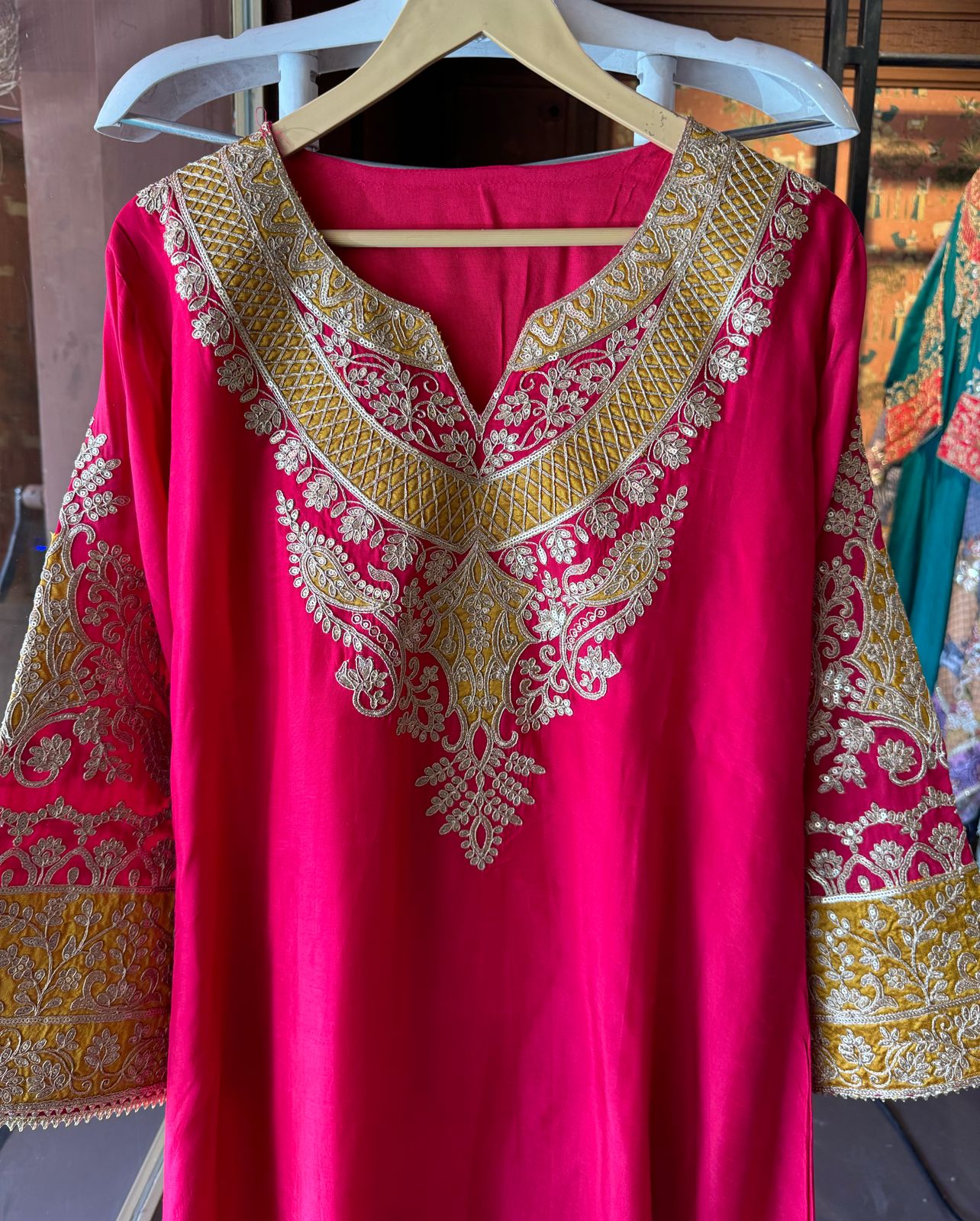 Pure 100% silk Kurta with Very beautiful Gold Zari
