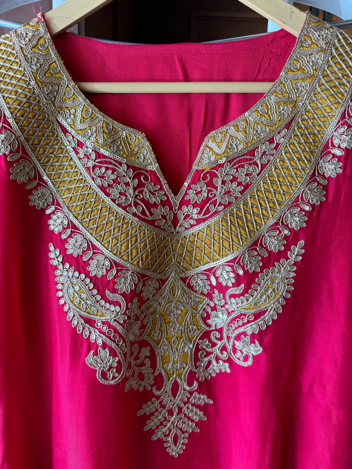 Pure 100% silk Kurta with Very beautiful Gold Zari