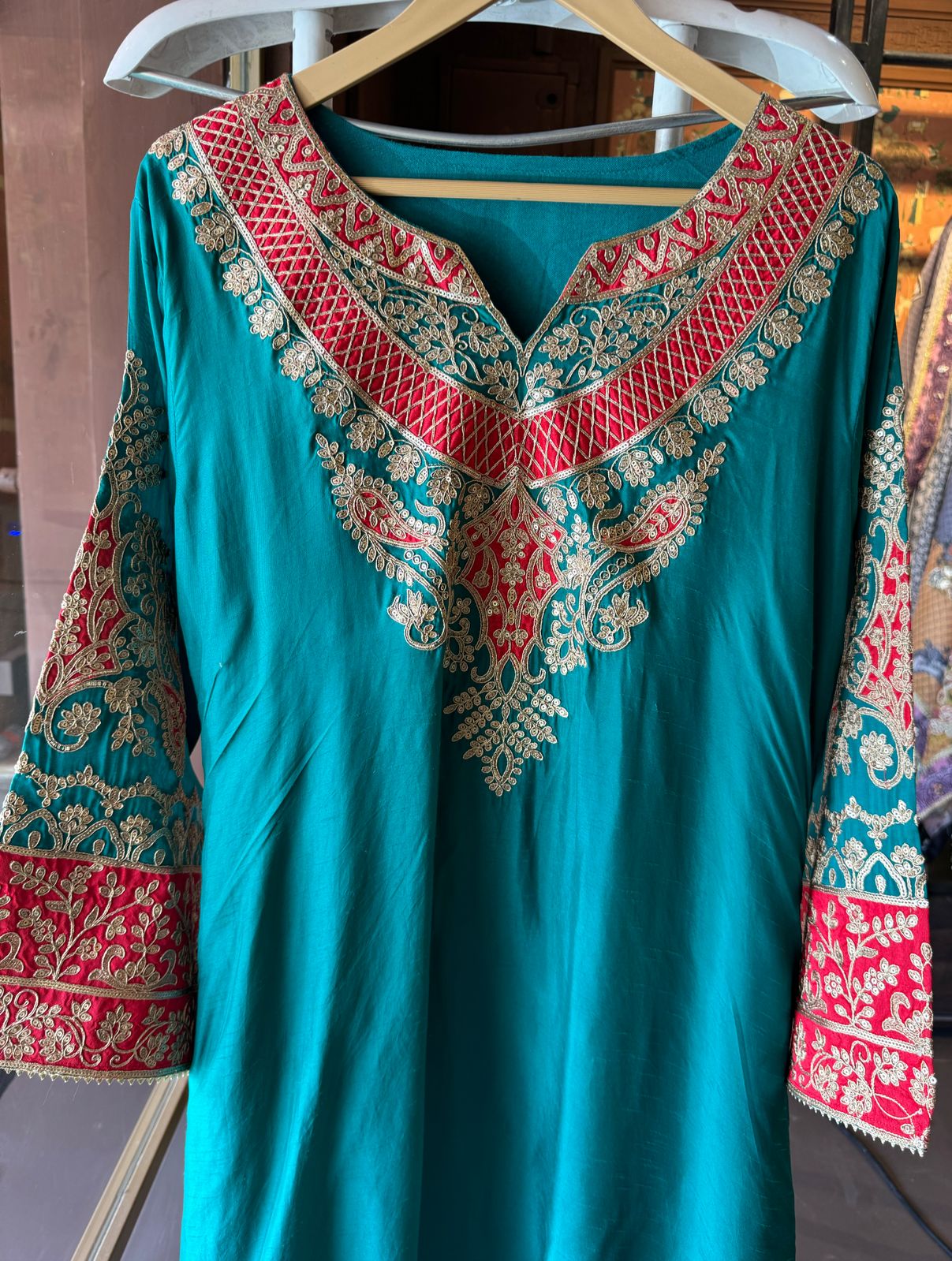 Pure 100% silk Kurta with Very beautiful Gold Zari