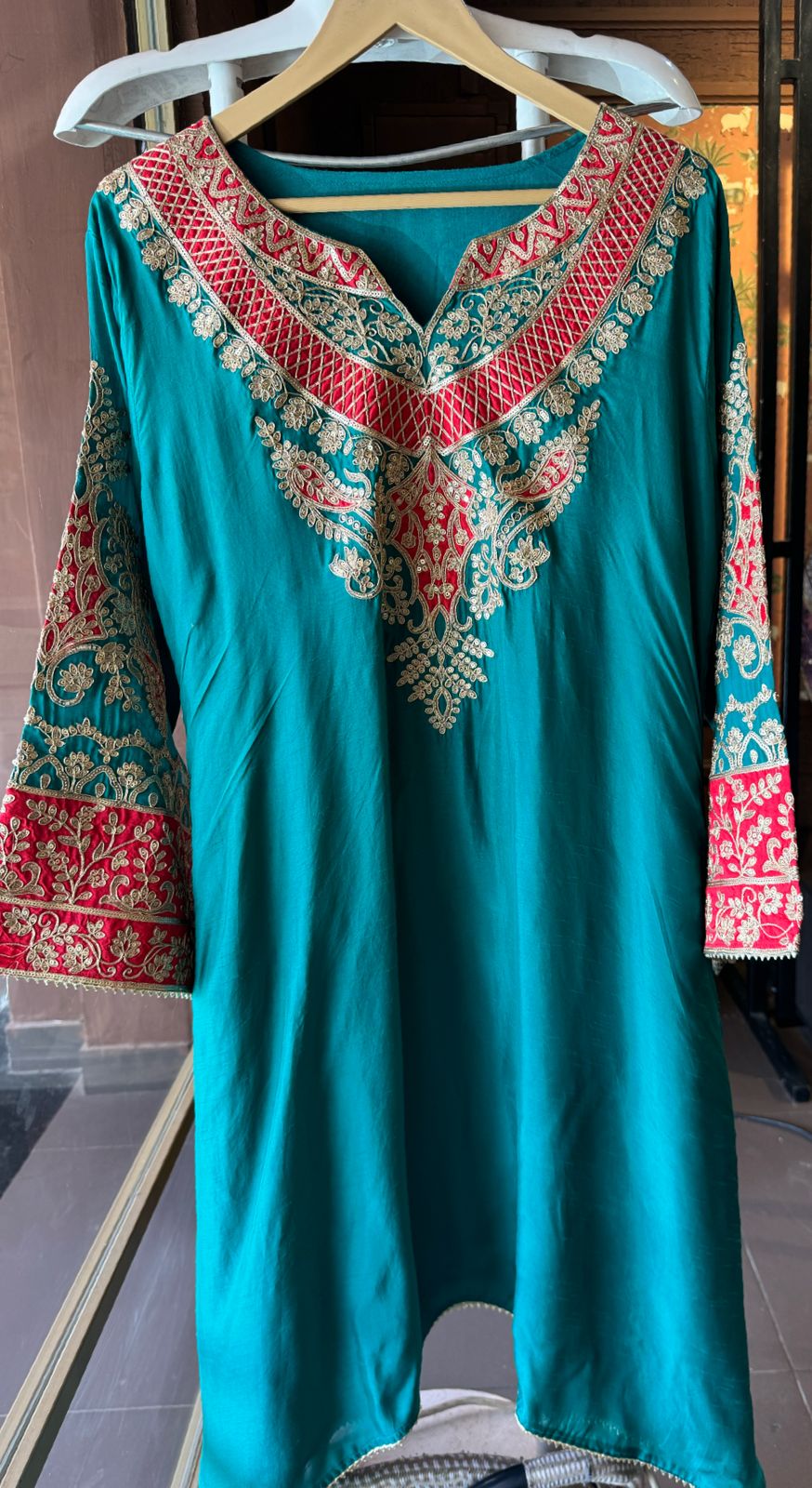 Pure 100% silk Kurta with Very beautiful Gold Zari
