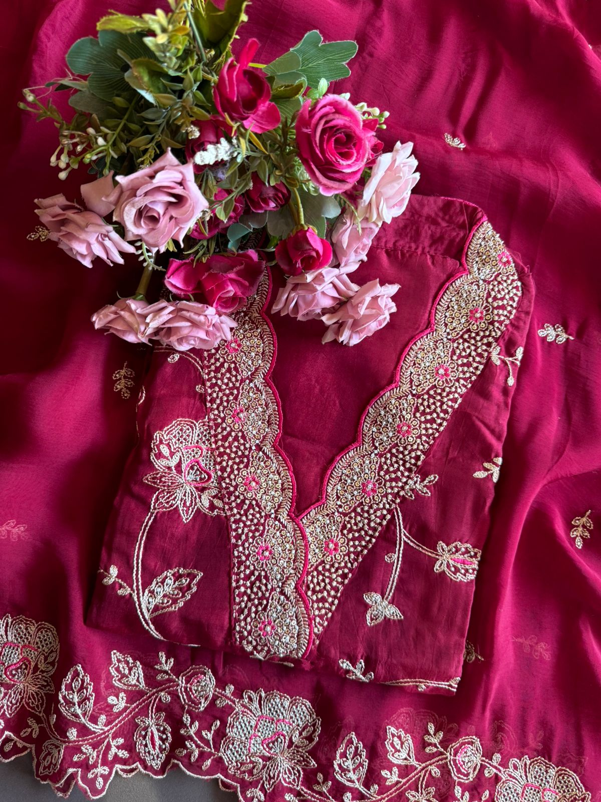 Show our new embroidered Silk Collection