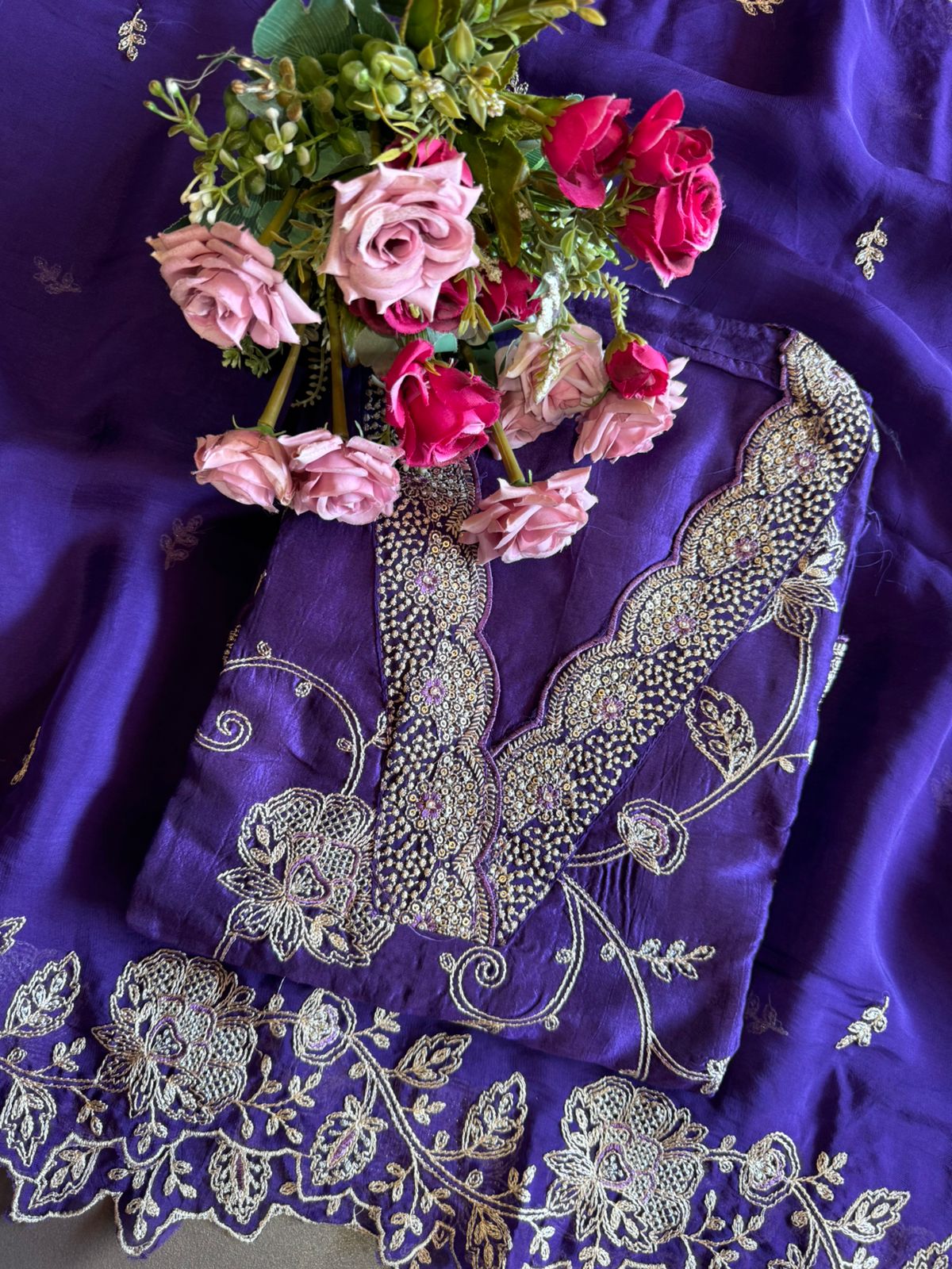 Show our new embroidered Silk Collection