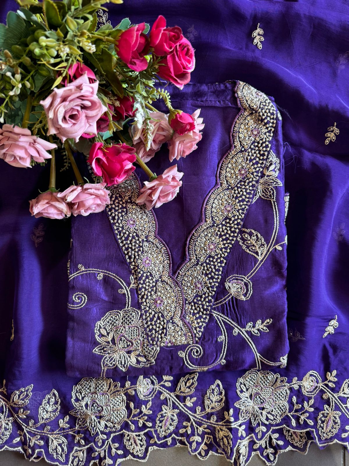 Show our new embroidered Silk Collection