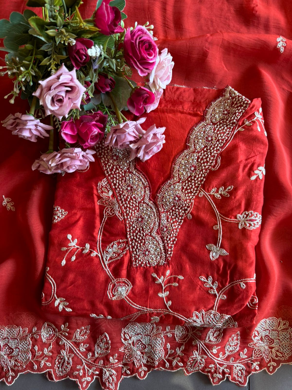 Show our new embroidered Silk Collection