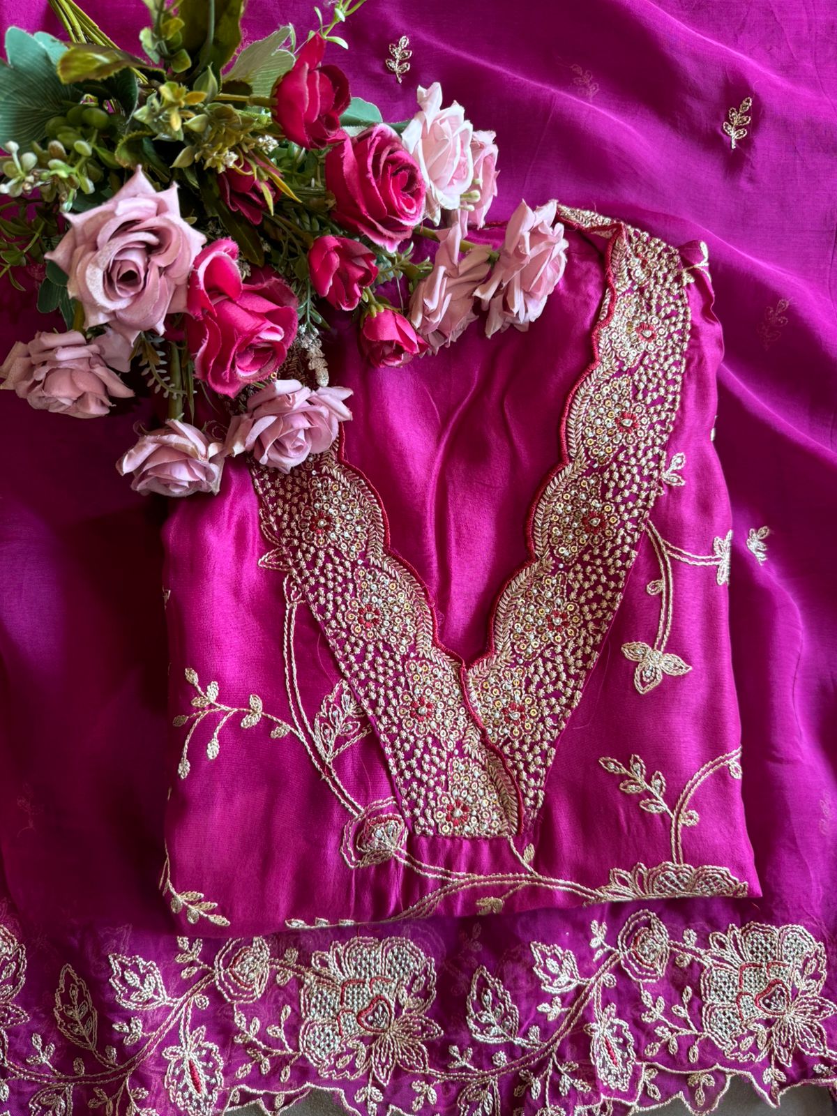 Show our new embroidered Silk Collection