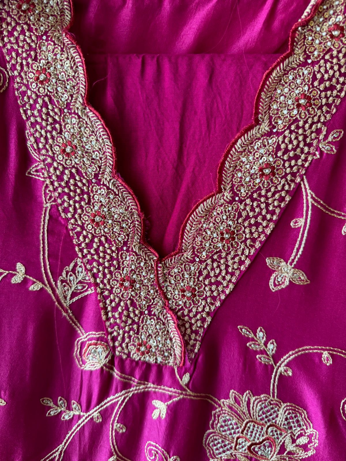 Show our new embroidered Silk Collection