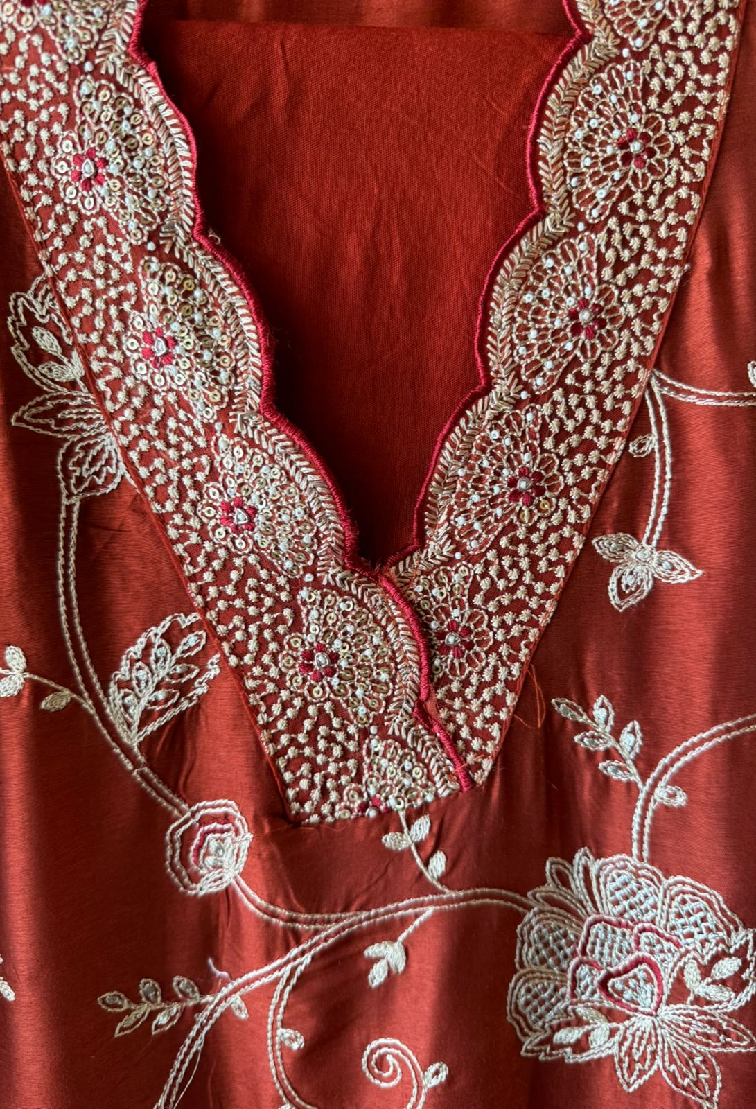 Show our new embroidered Silk Collection