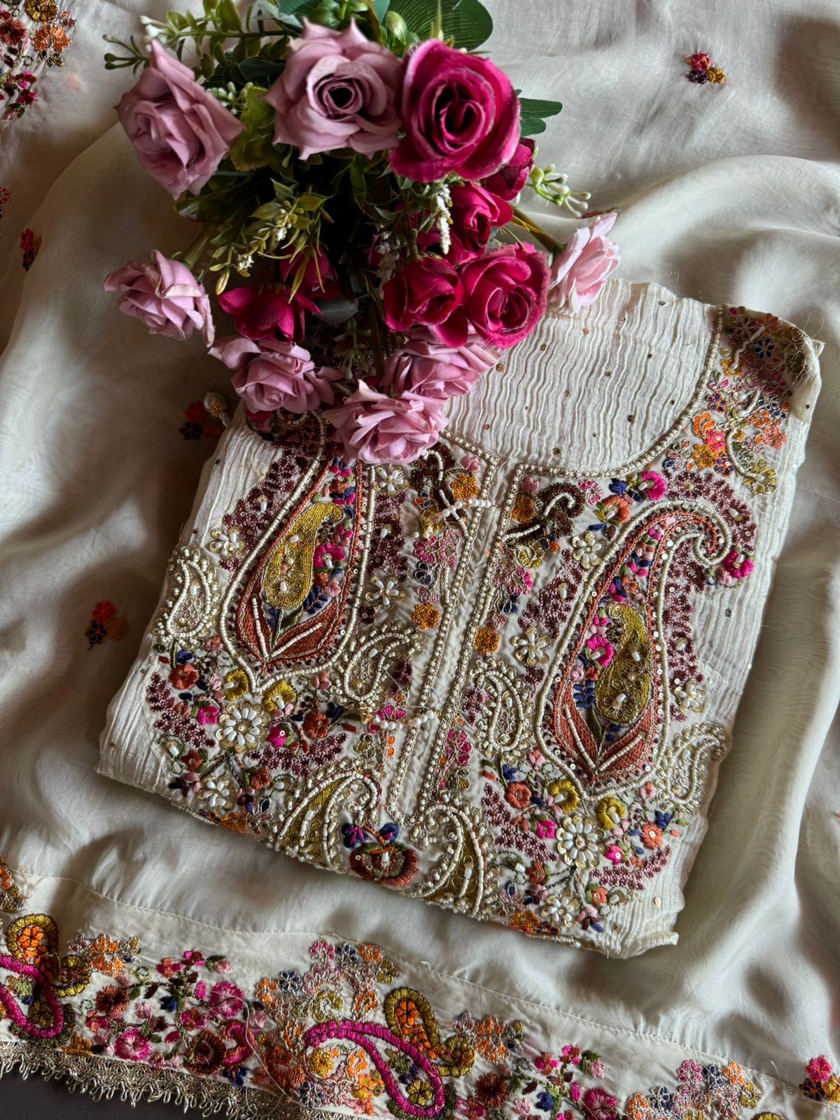 Crushed tissue unstitched shirt design with stone highlighting overall the shirt front