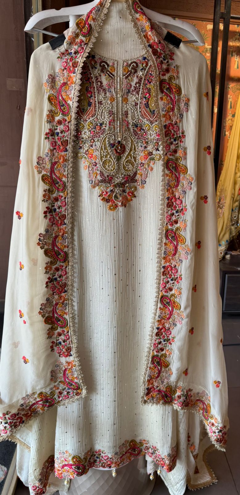 Crushed tissue unstitched shirt design with stone highlighting overall the shirt front