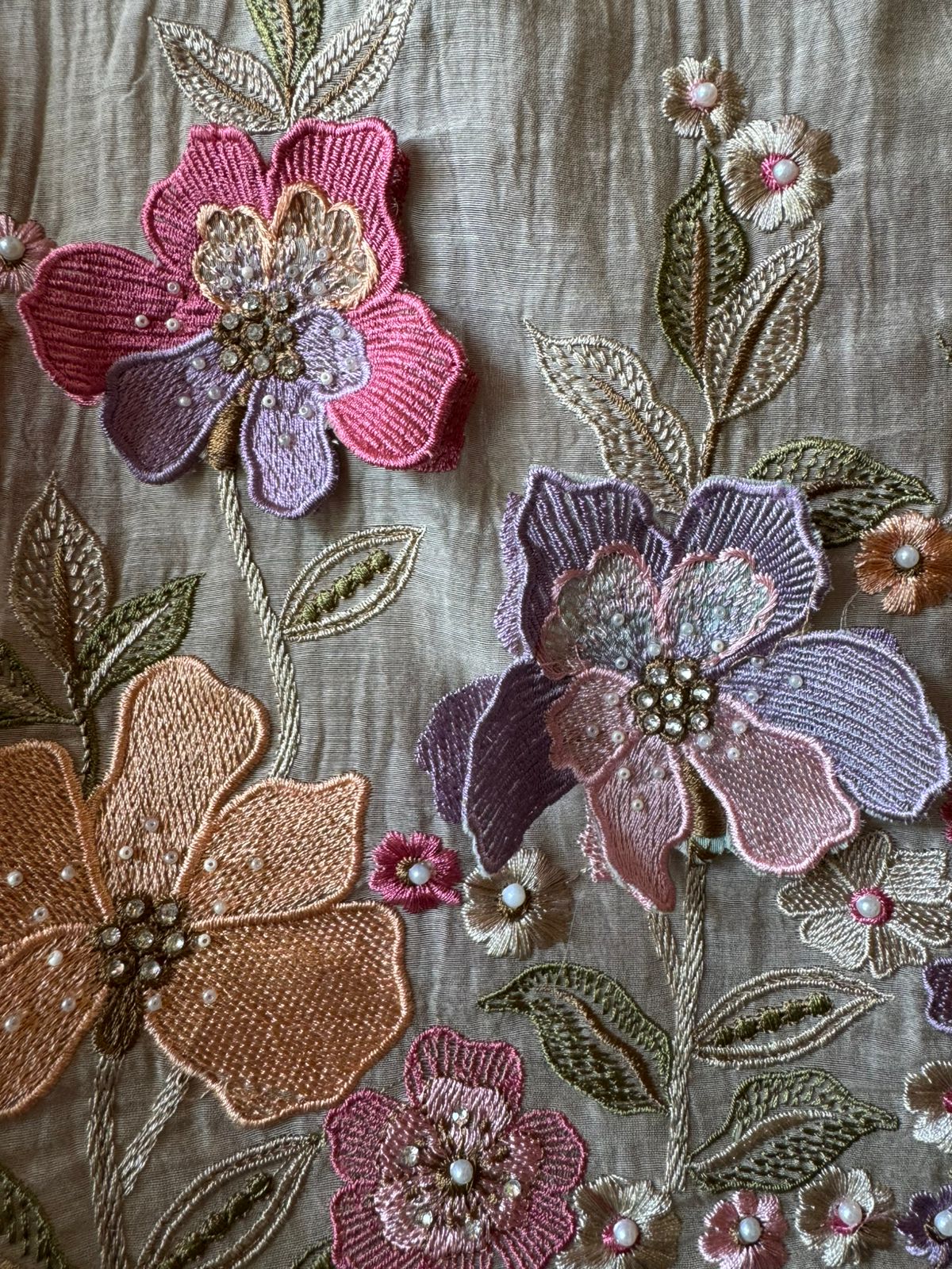 Heavily embroidered Floral kadhai on the daama