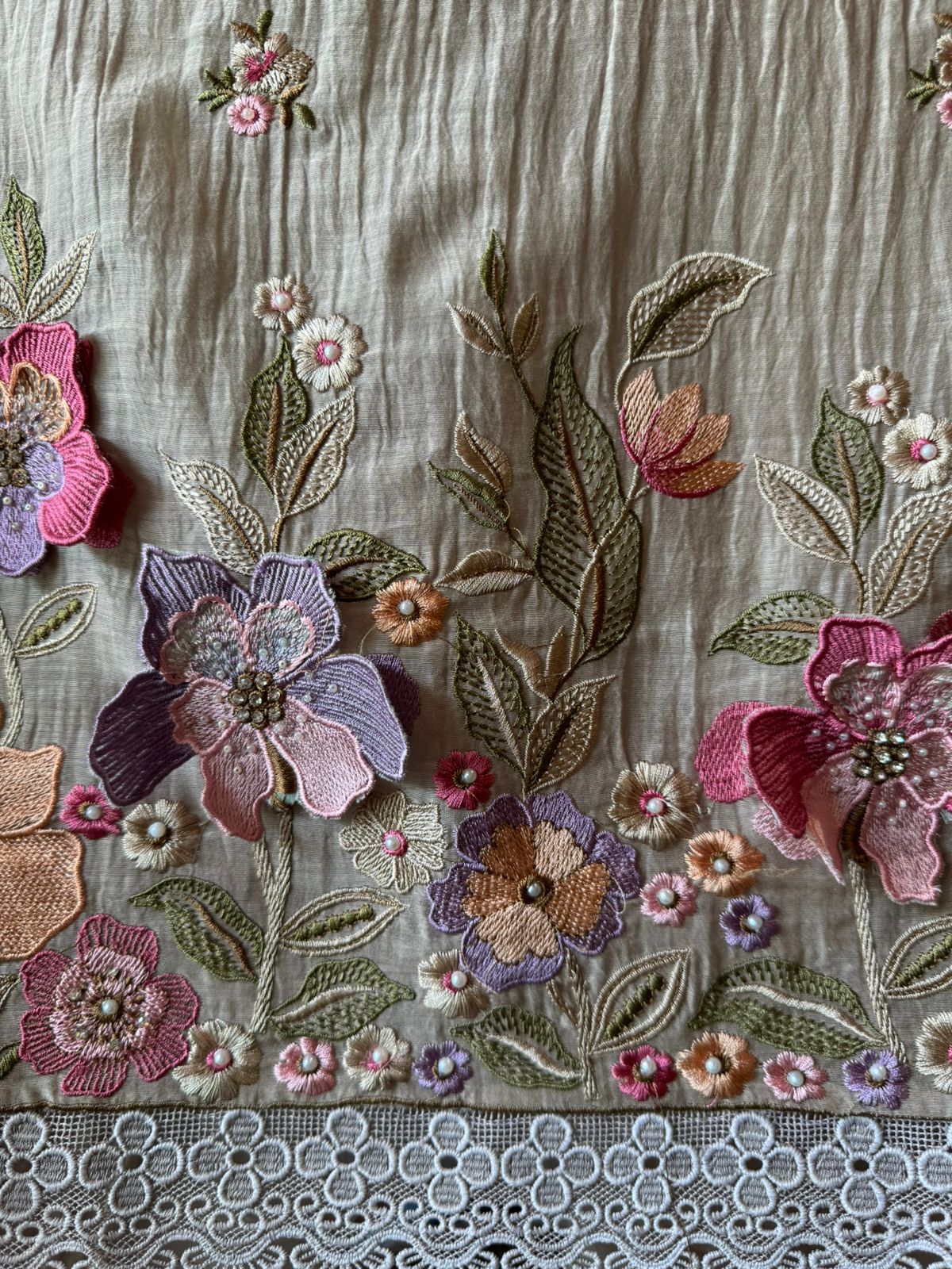 Heavily embroidered Floral kadhai on the daama