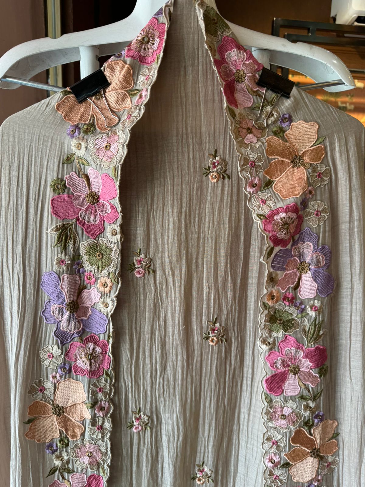 Heavily embroidered Floral kadhai on the daama