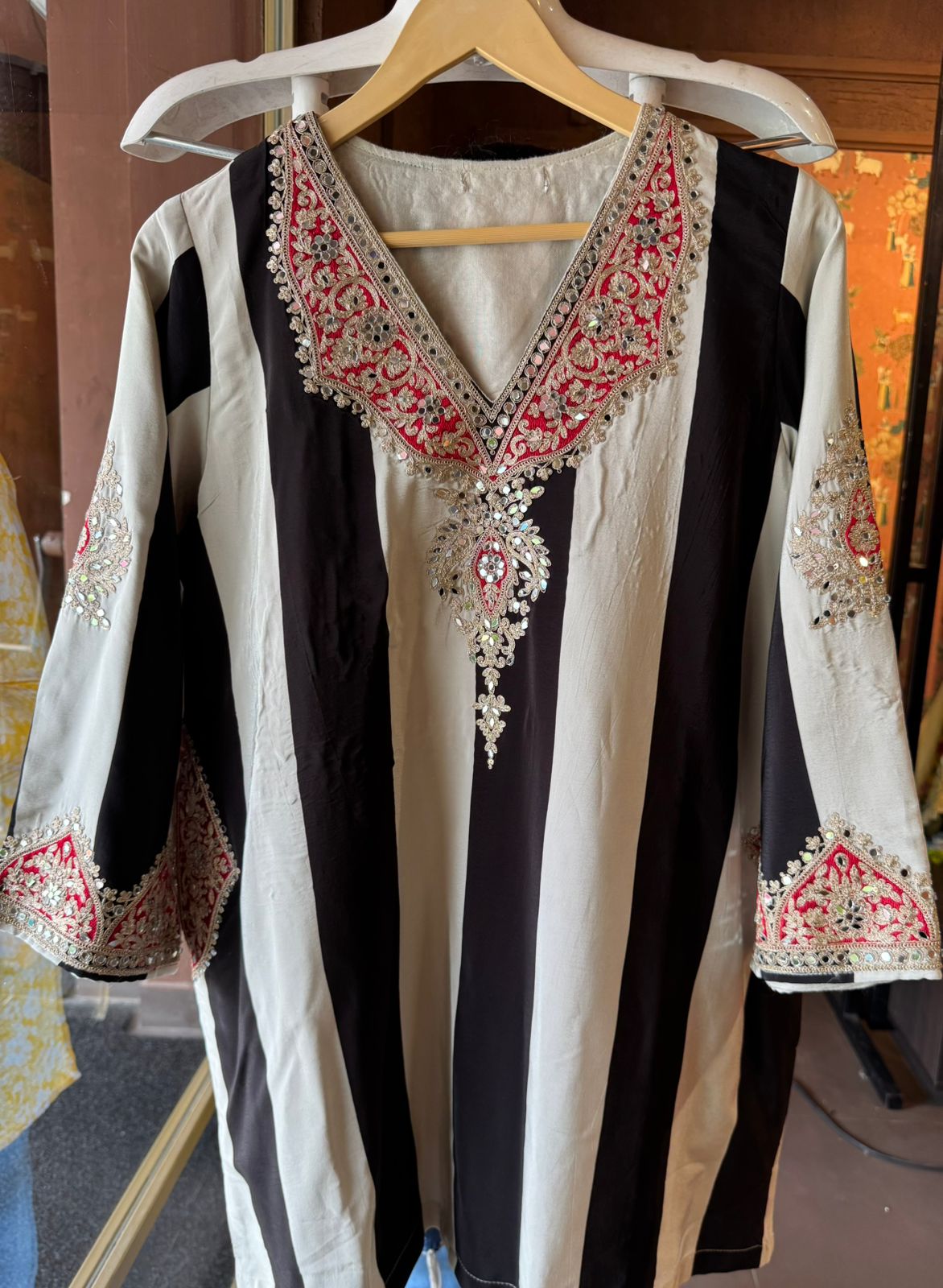 Pure crepe Black and white striped