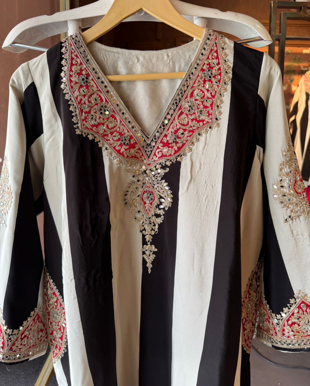 Pure crepe Black and white striped