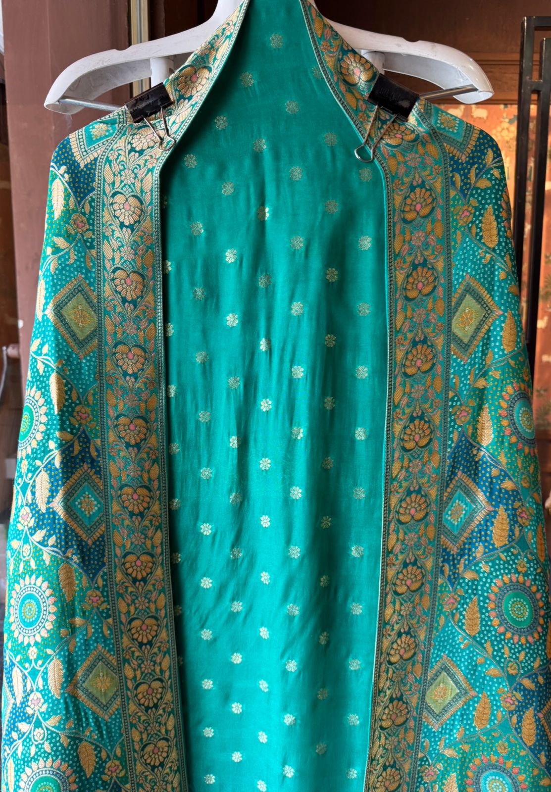 Georgette bootiedaar shirt with No neckline