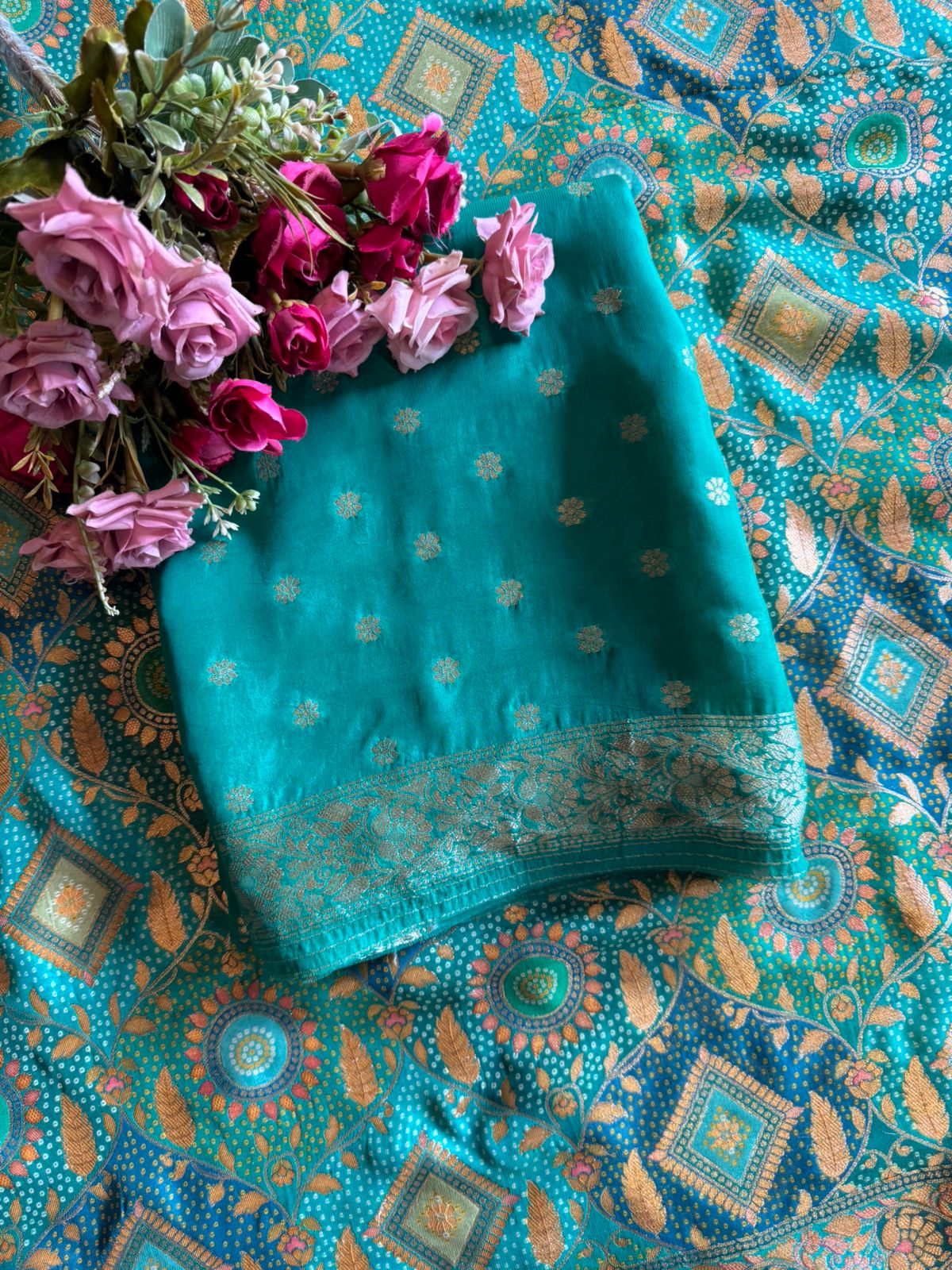 Georgette bootiedaar shirt with No neckline