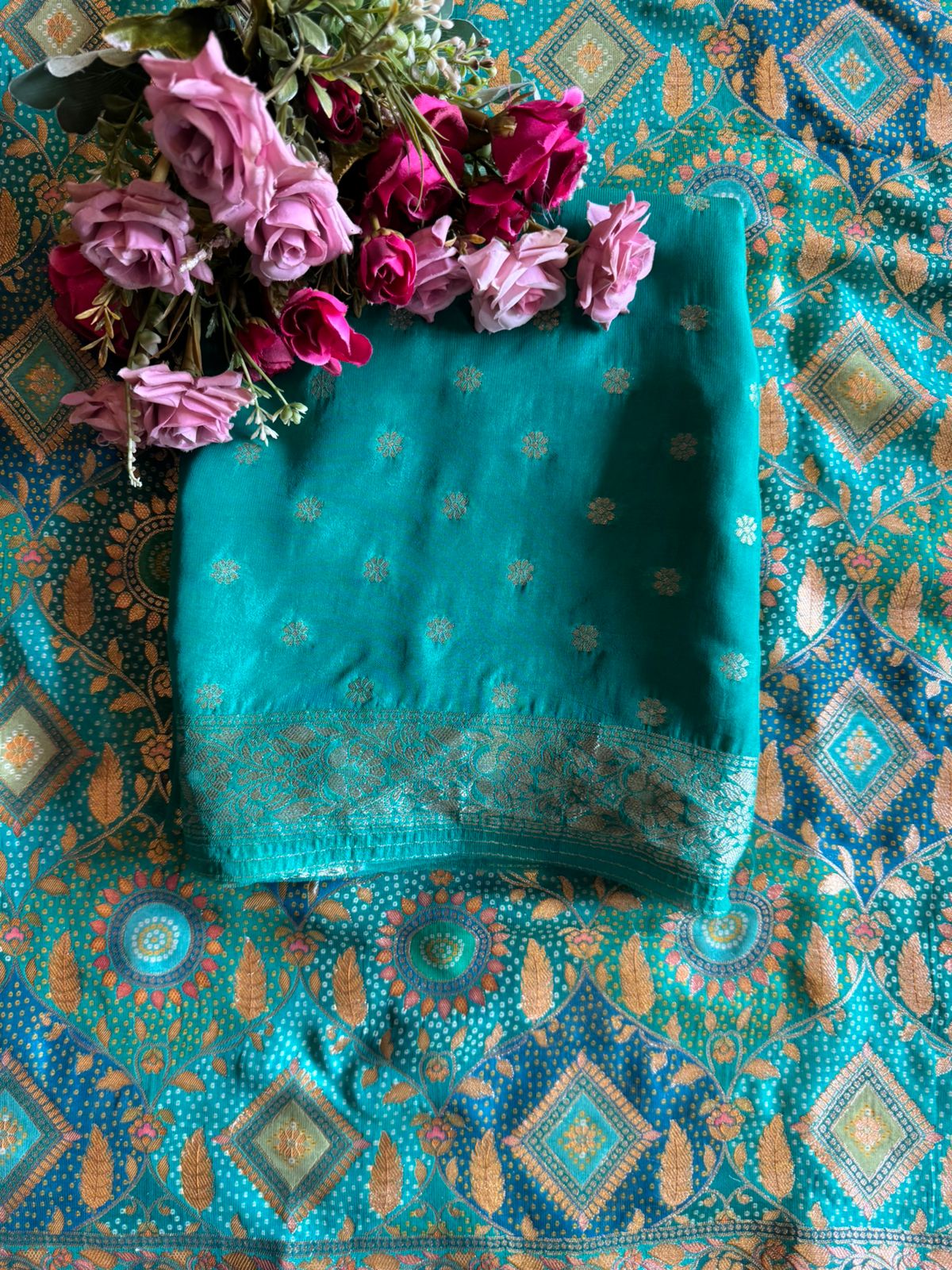 Georgette bootiedaar shirt with No neckline