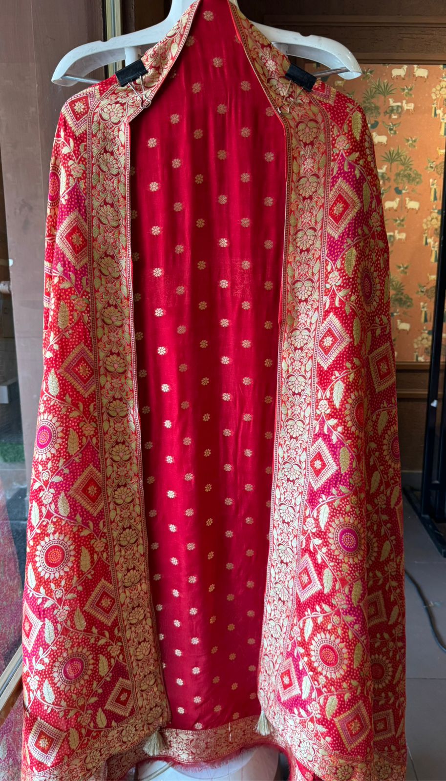 Georgette bootiedaar shirt with No neckline