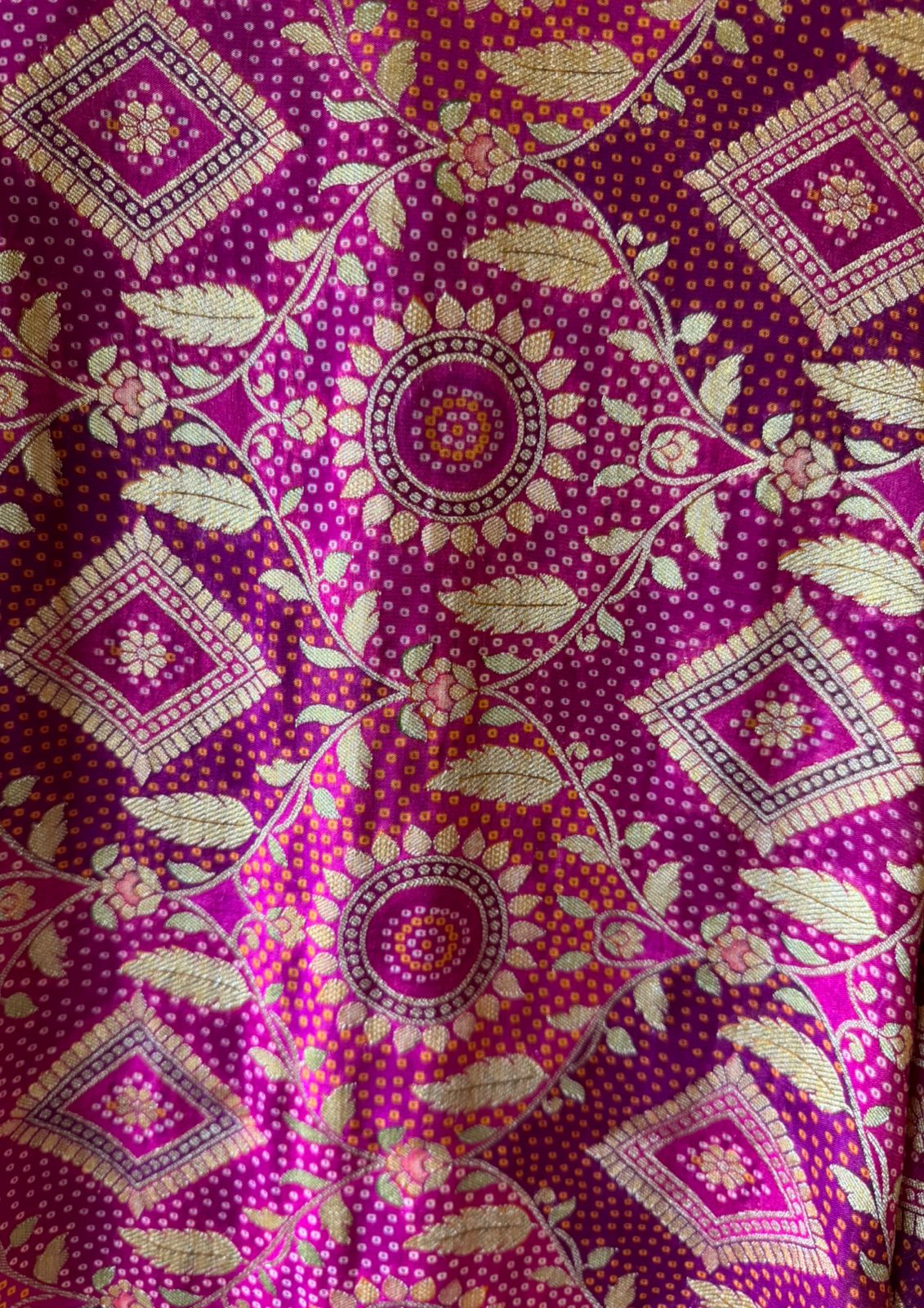 Georgette bootiedaar shirt with No neckline