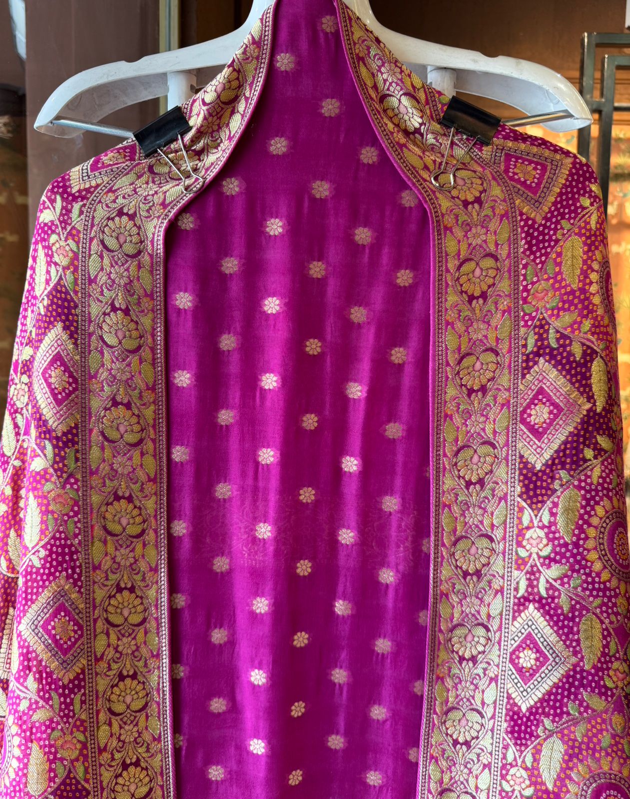 Georgette bootiedaar shirt with No neckline