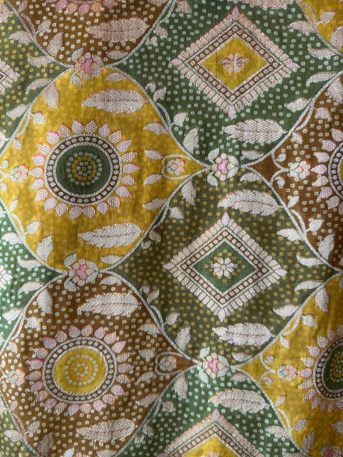 Georgette bootiedaar shirt with No neckline