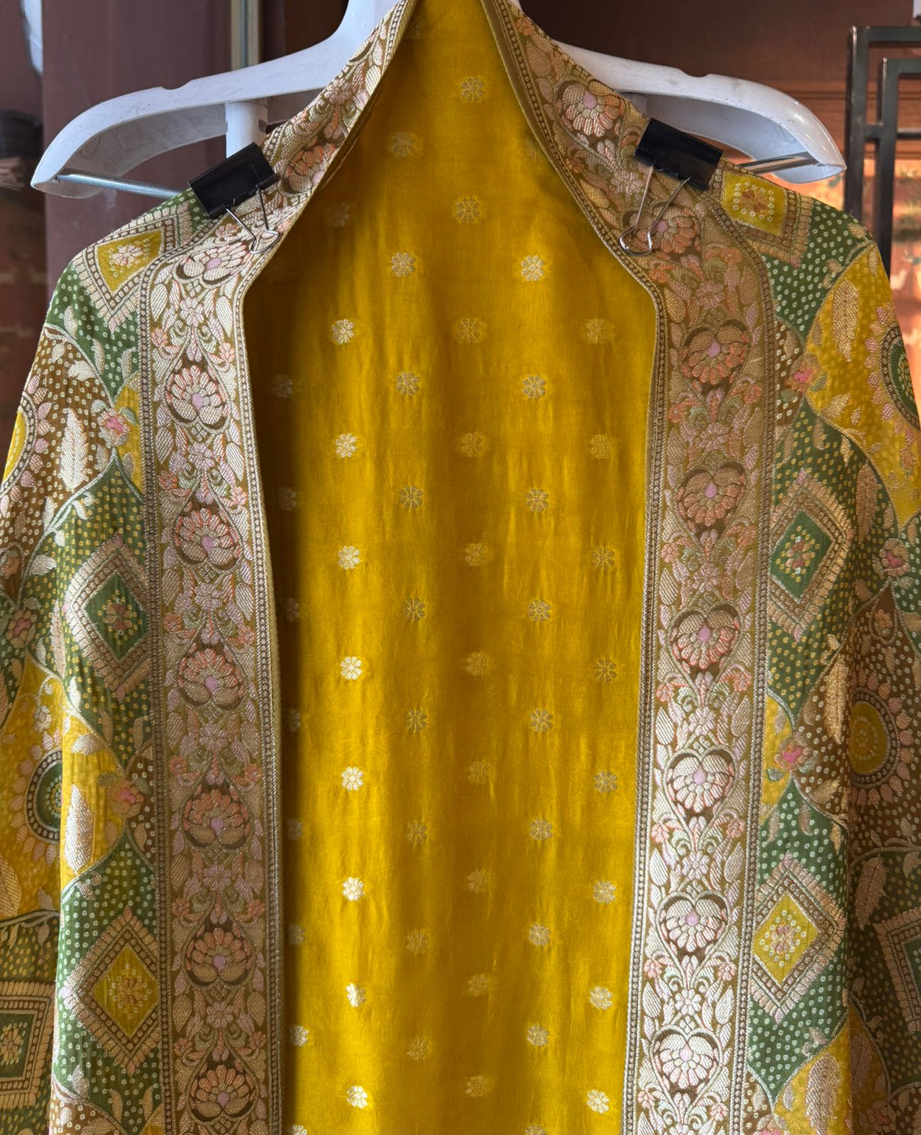 Georgette bootiedaar shirt with No neckline