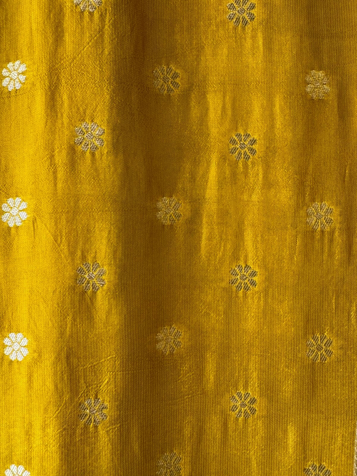 Georgette bootiedaar shirt with No neckline