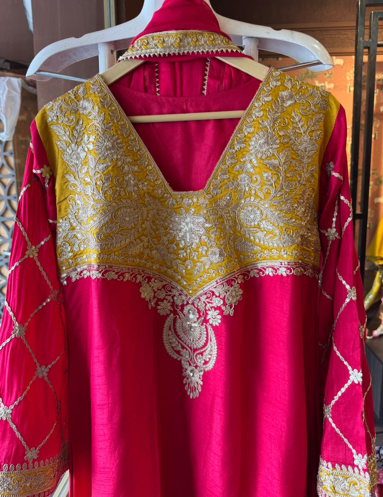 Pure 100% silk Kurta with Very beautiful Gold Zari
