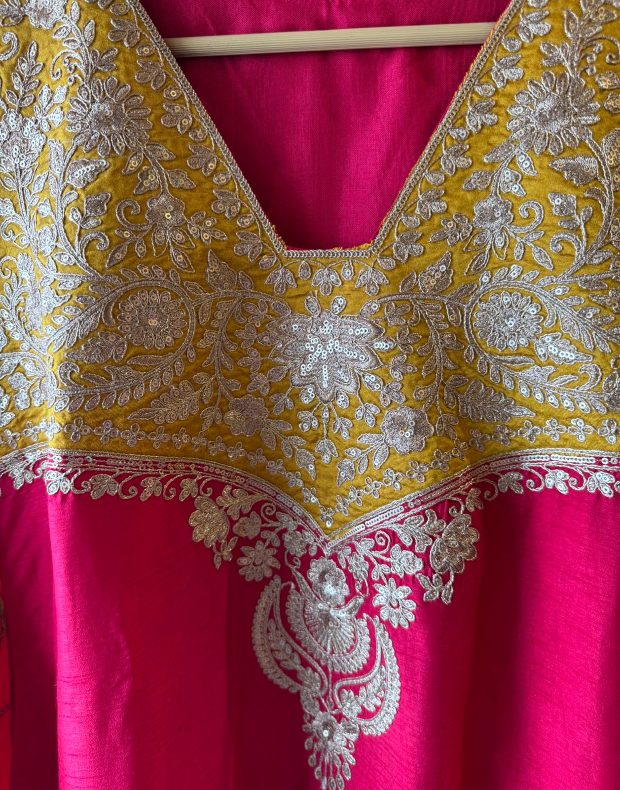 Pure 100% silk Kurta with Very beautiful Gold Zari