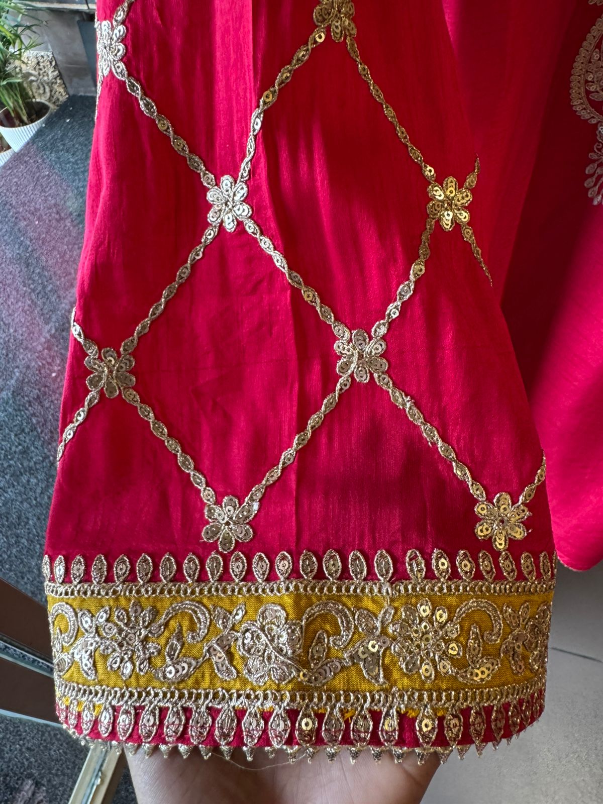 Pure 100% silk Kurta with Very beautiful Gold Zari