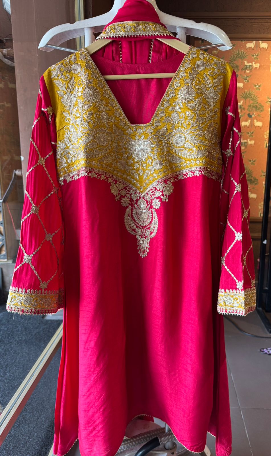 Pure 100% silk Kurta with Very beautiful Gold Zari