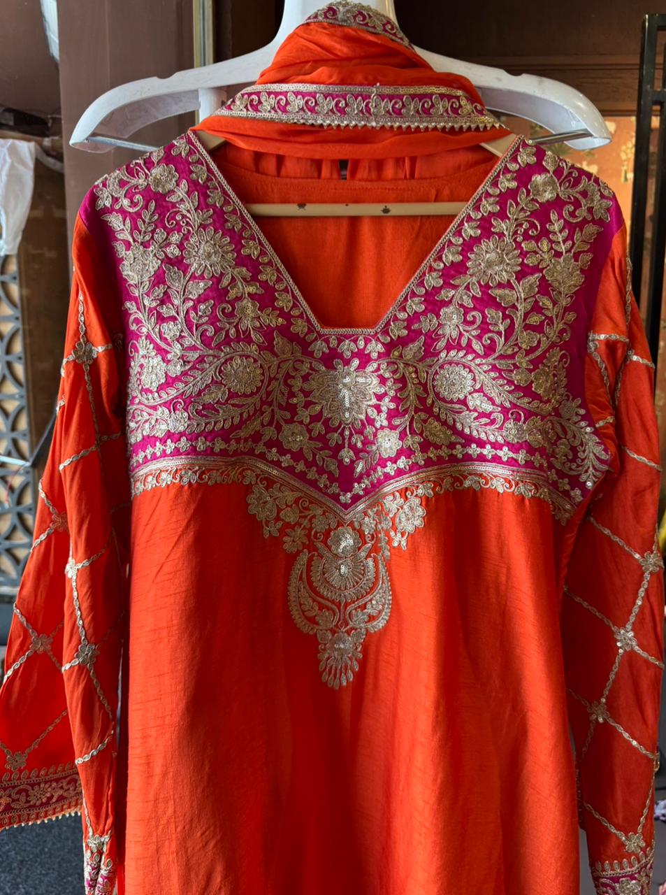 Pure 100% silk Kurta with Very beautiful Gold Zari