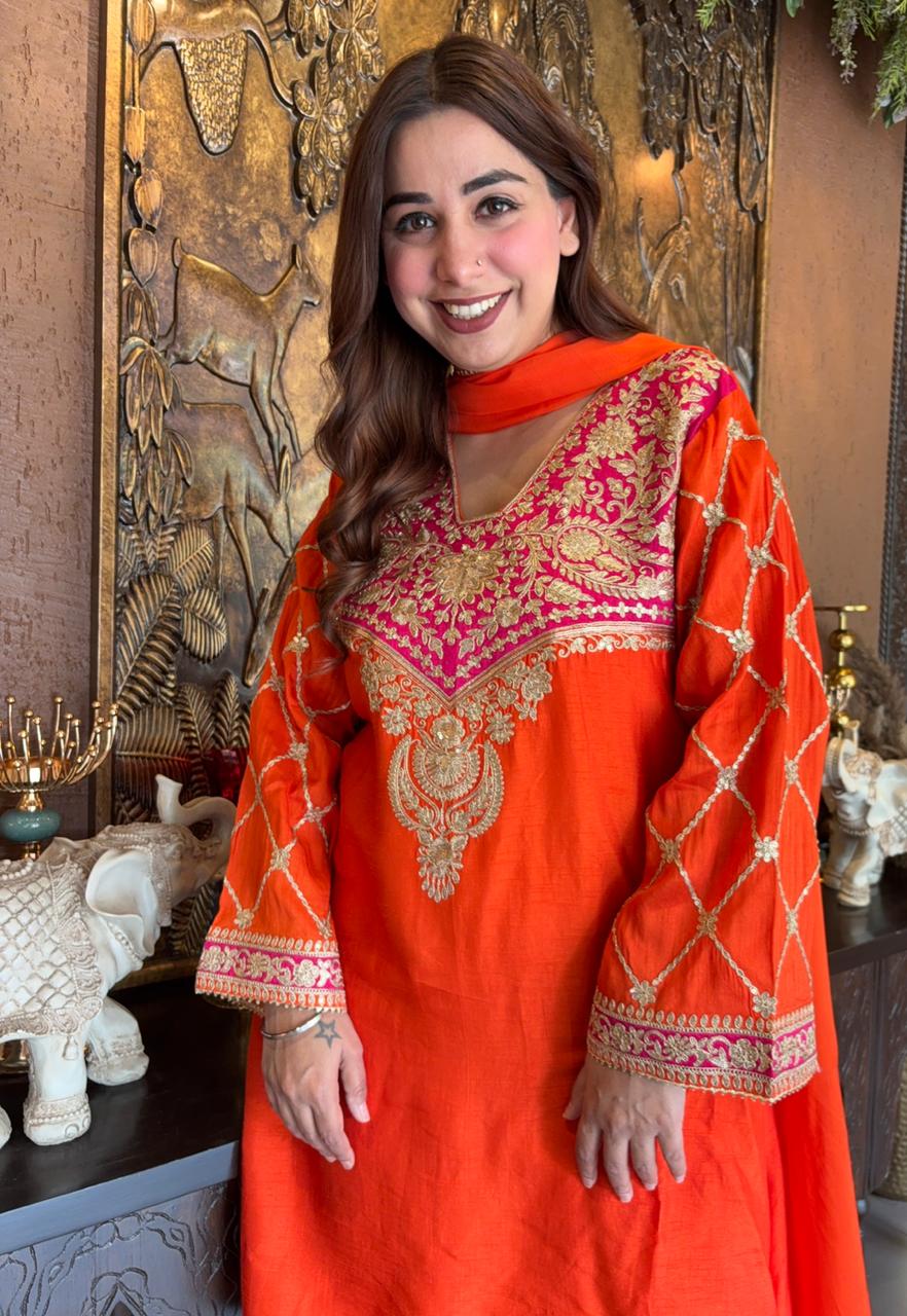 Pure 100% silk Kurta with Very beautiful Gold Zari