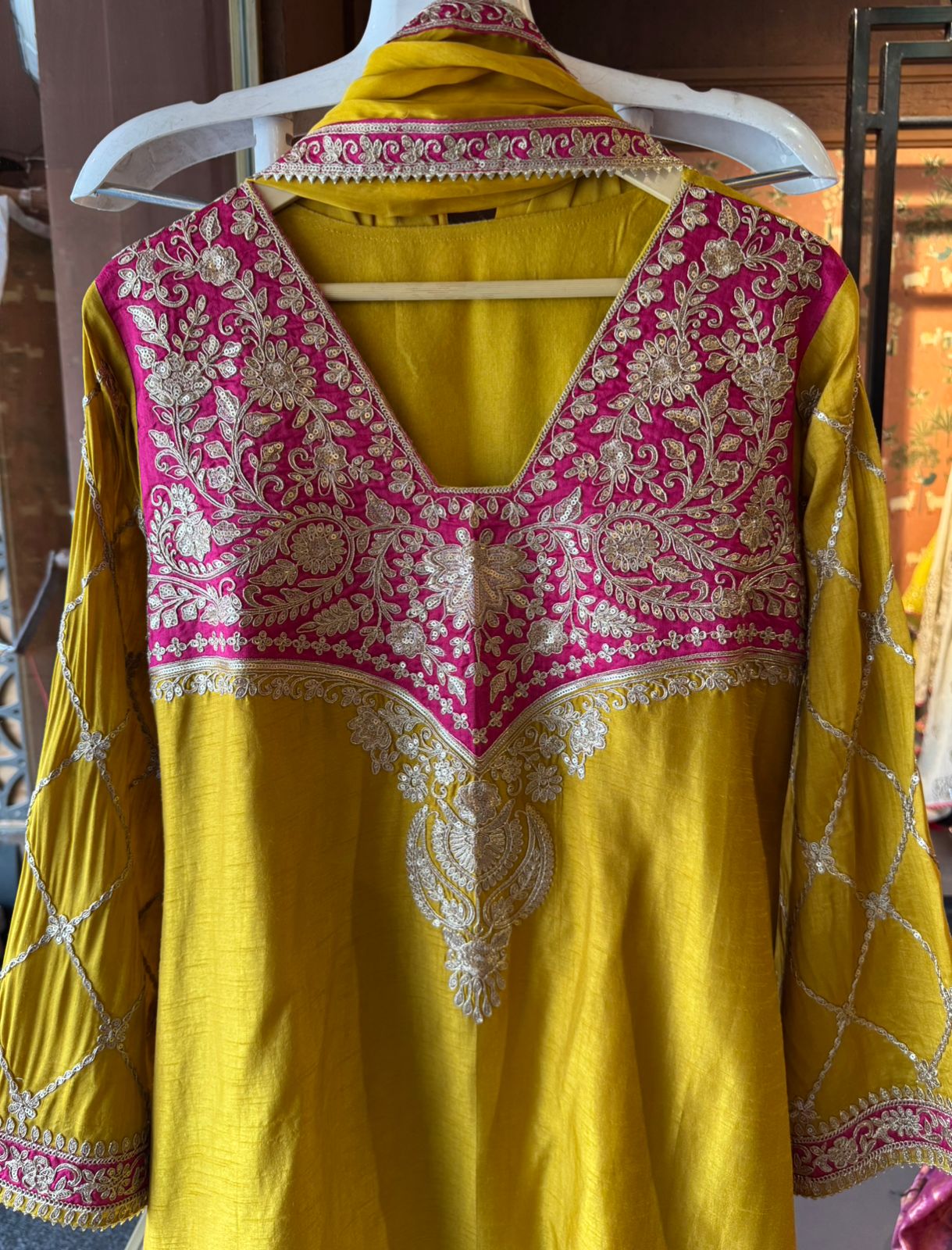 Pure 100% silk Kurta with Very beautiful Gold Zari