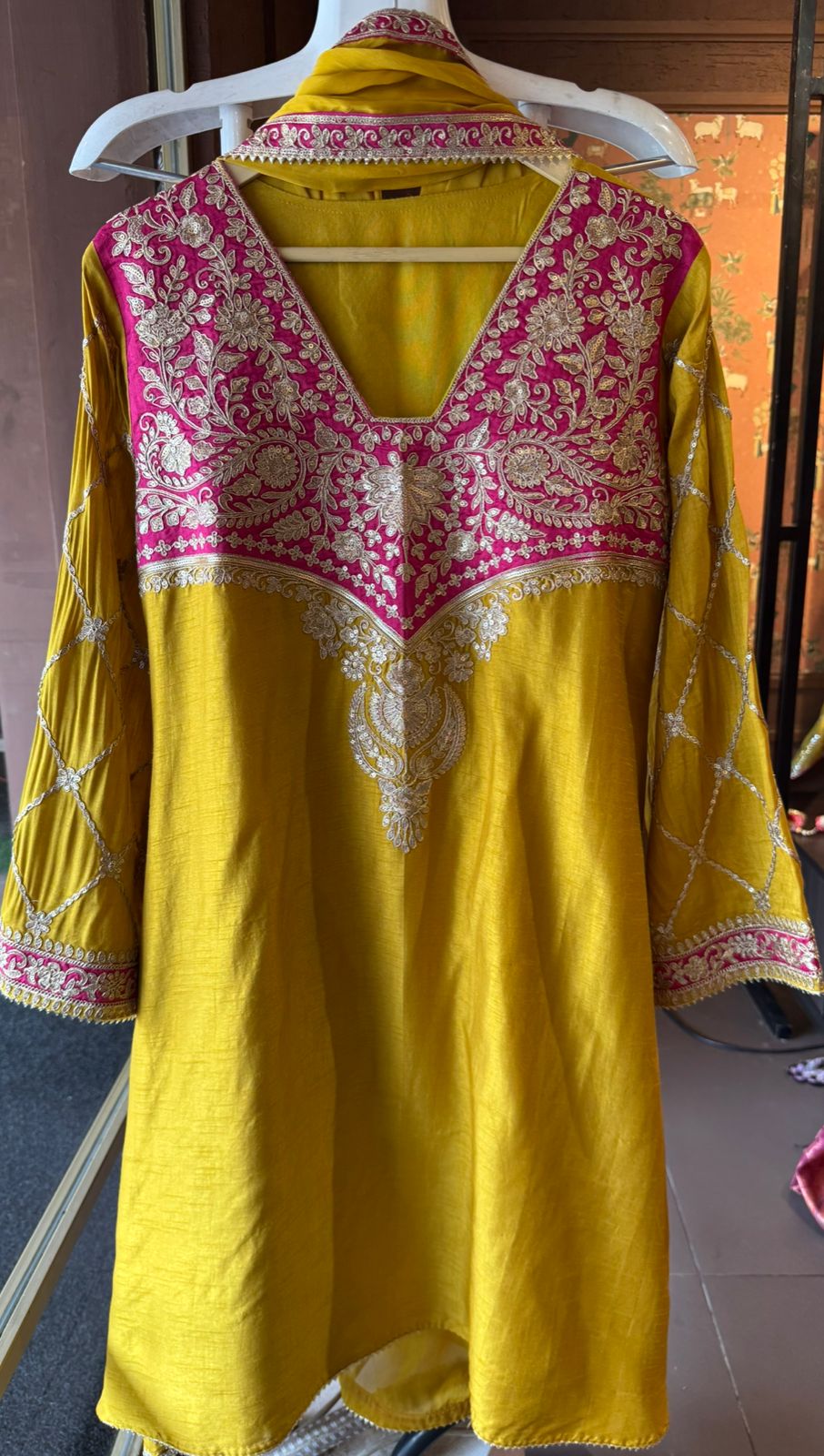 Pure 100% silk Kurta with Very beautiful Gold Zari