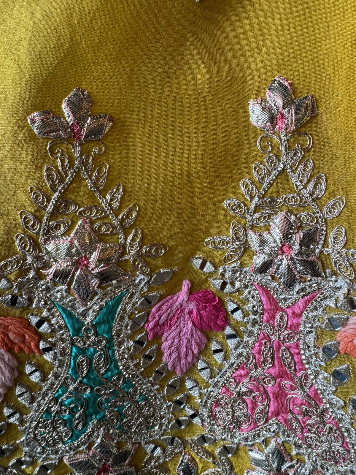 ETHNIC TRADITIONAL UNSTITCHED SUIT SET