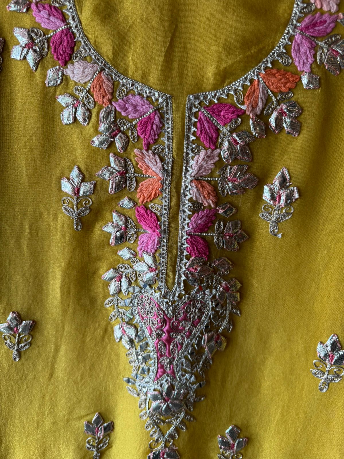 ETHNIC TRADITIONAL UNSTITCHED SUIT SET