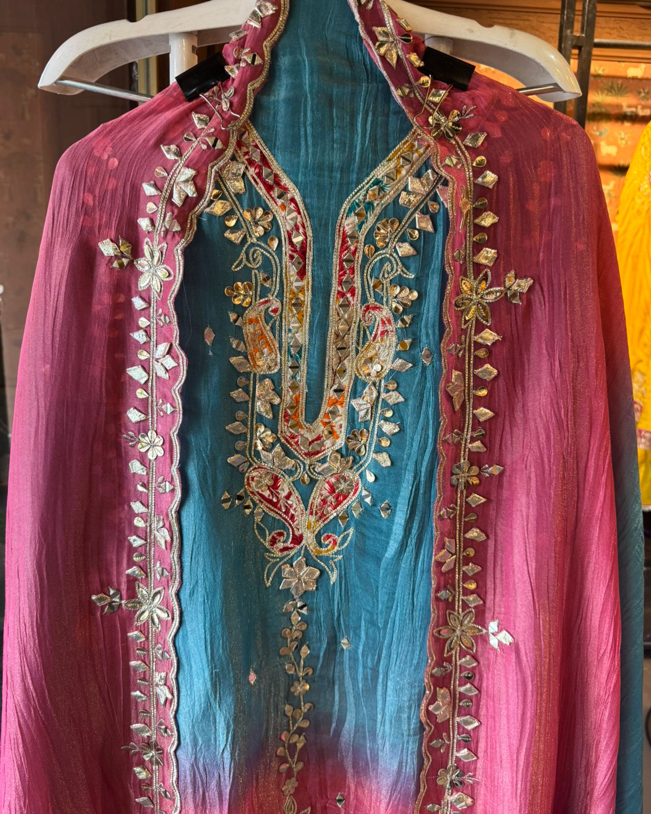 Crushed stretchable Tissue fabric