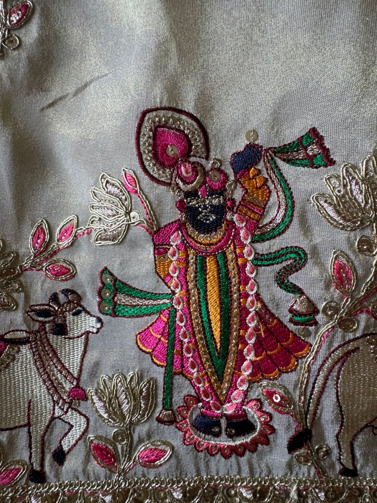 stunning suit features Beautiful Shrinath ji