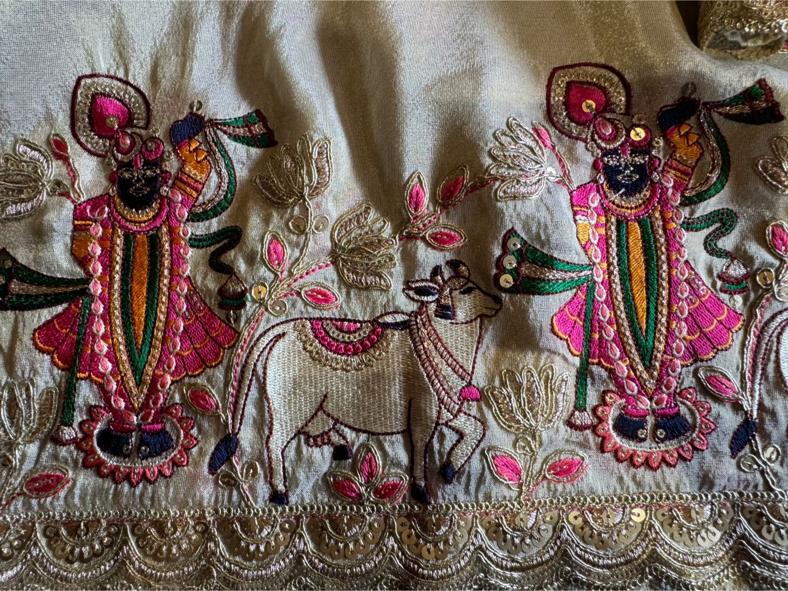 stunning suit features Beautiful Shrinath ji