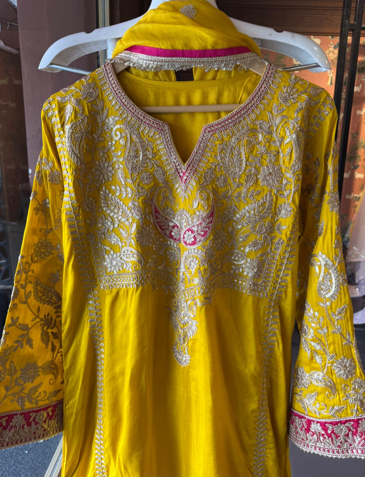 Pure 100% silk Kurta with Very beautiful Gold Zari