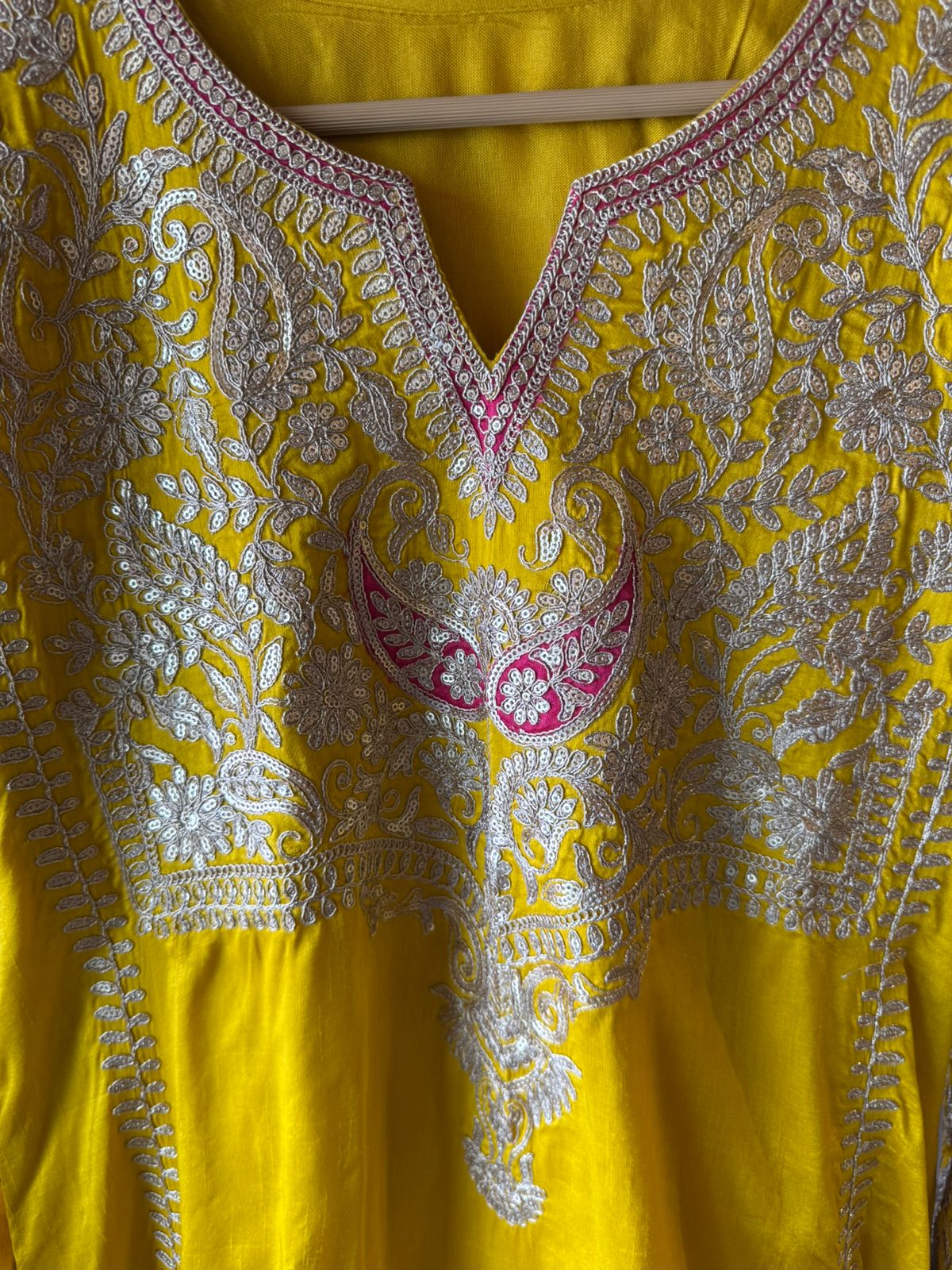 Pure 100% silk Kurta with Very beautiful Gold Zari