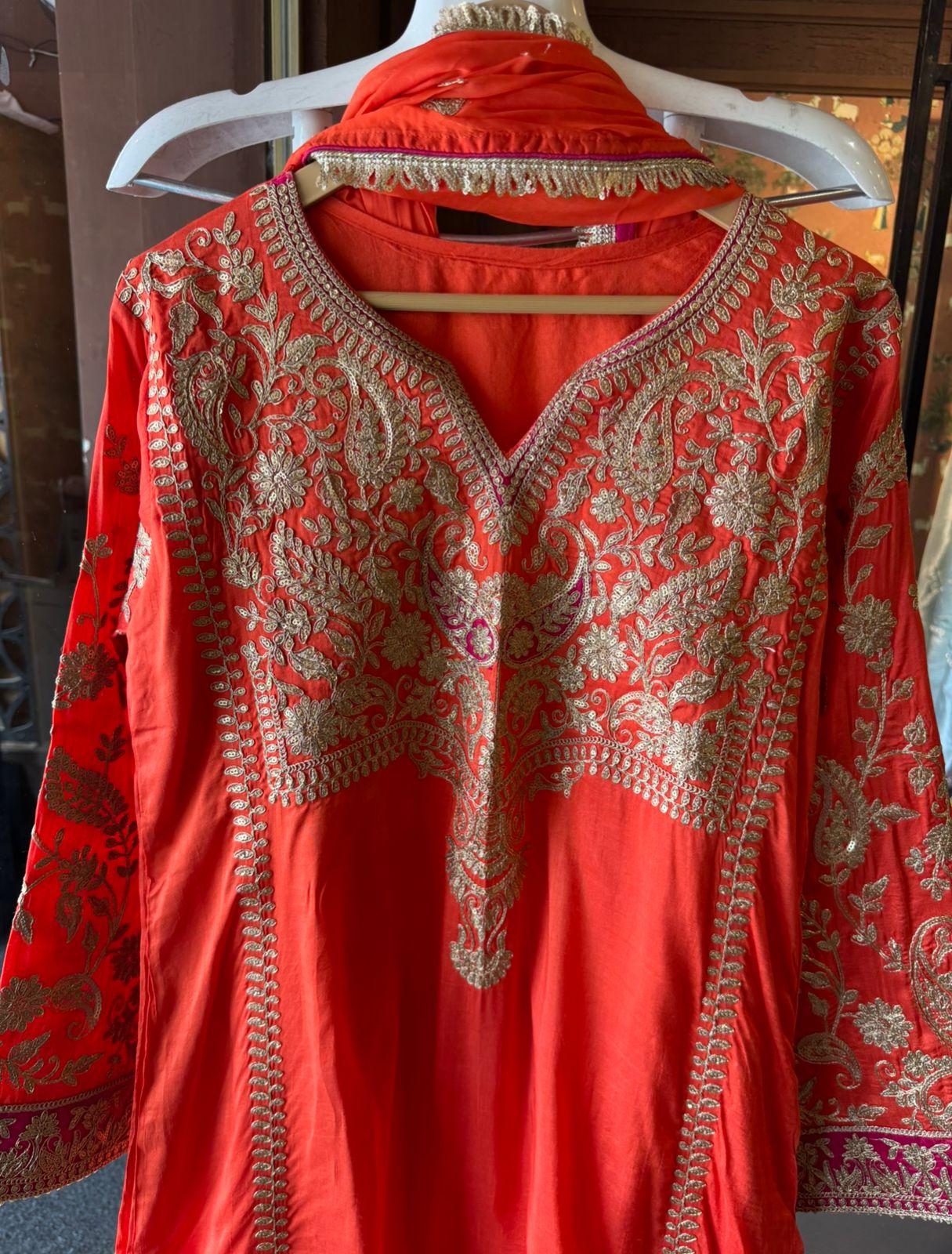 Pure 100% silk Kurta with Very beautiful Gold Zari