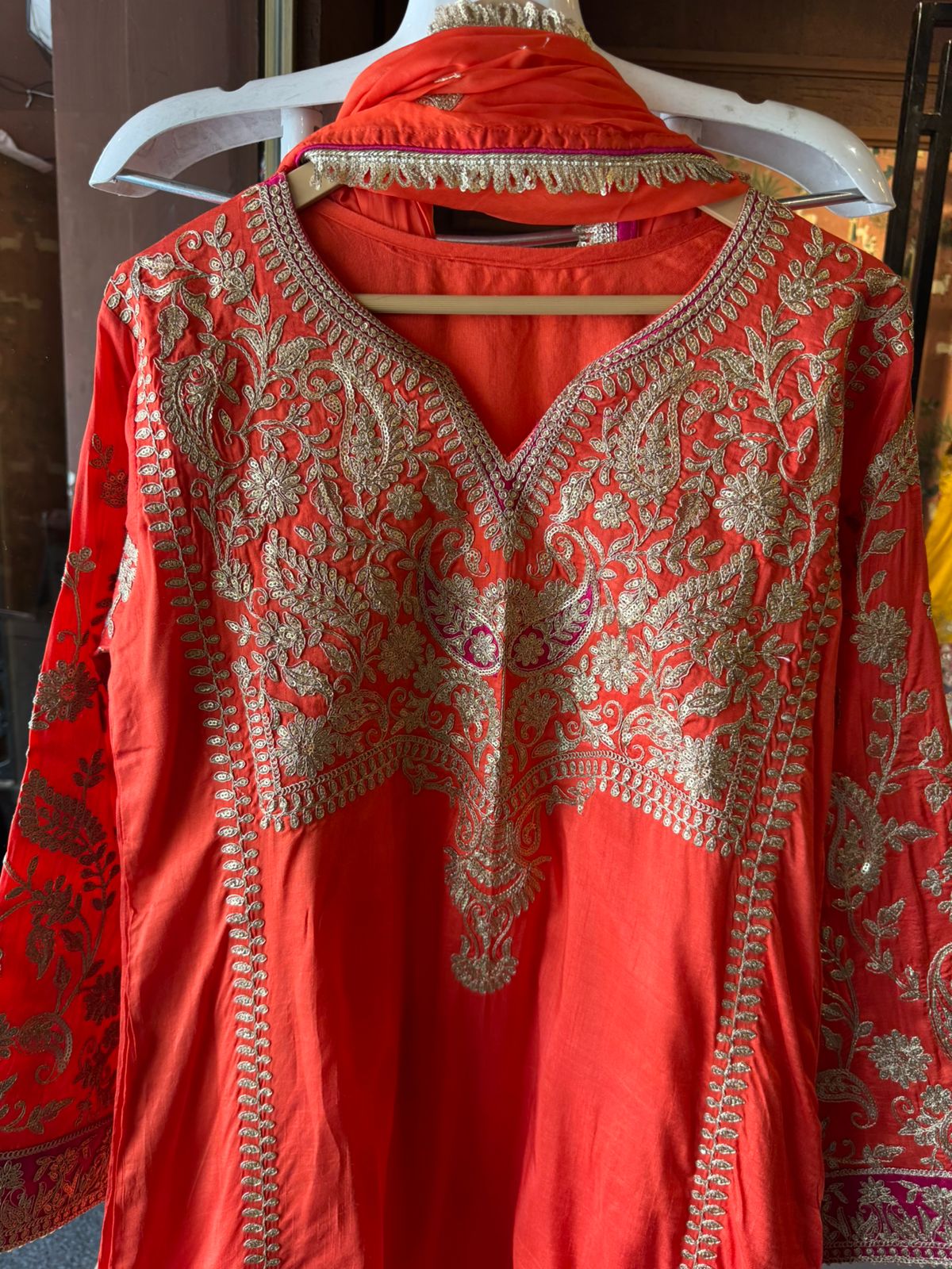 Pure 100% silk Kurta with Very beautiful Gold Zari