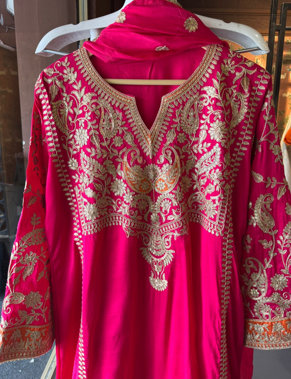 Pure 100% silk Kurta with Very beautiful Gold Zari